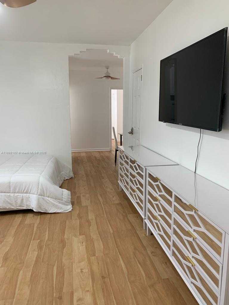 Small Image of 545 MICHIGAN AVE #4, Miami Beach Number 12