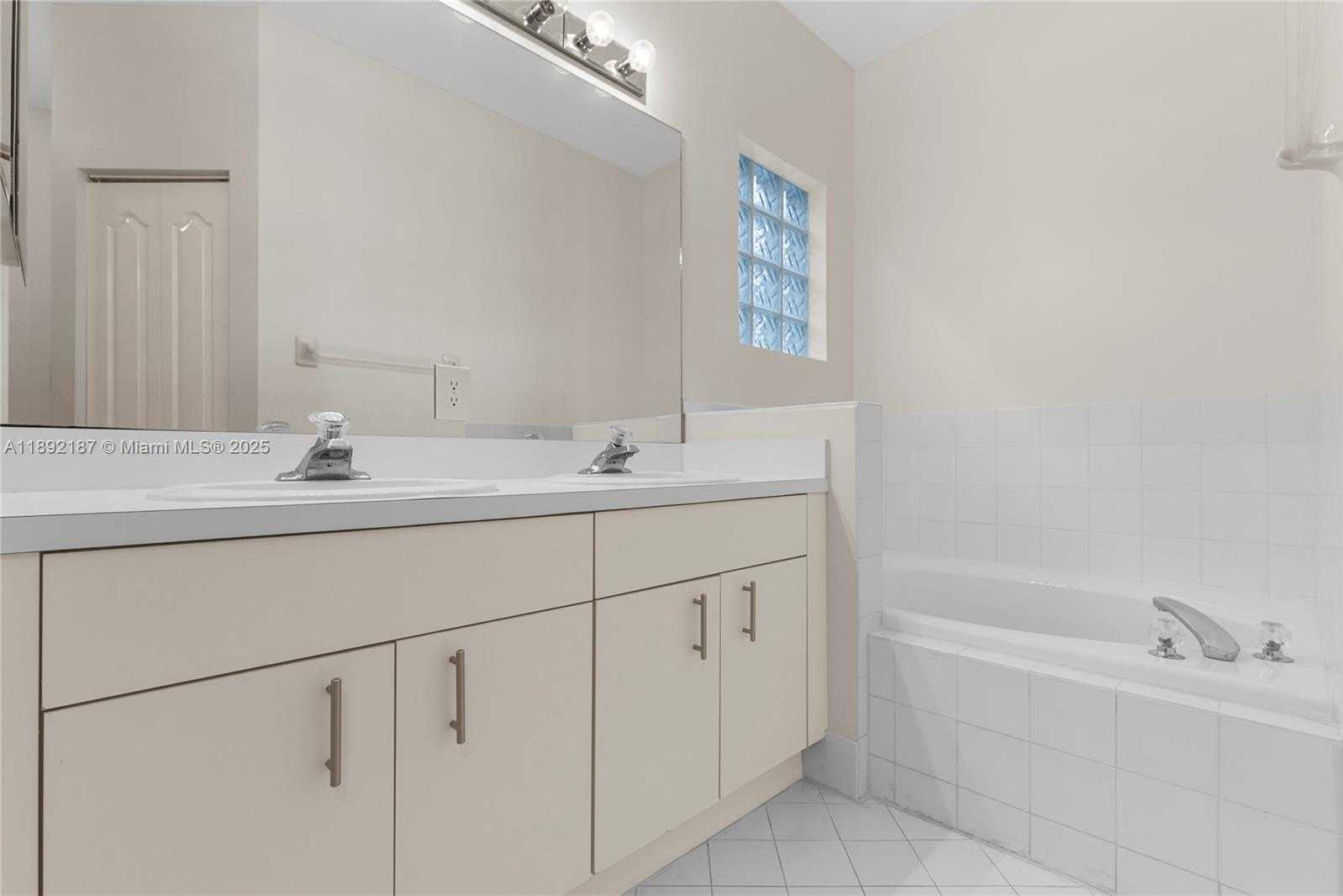 Small Image of 9934 NORTH WEST 30TH ST, Doral Number 16