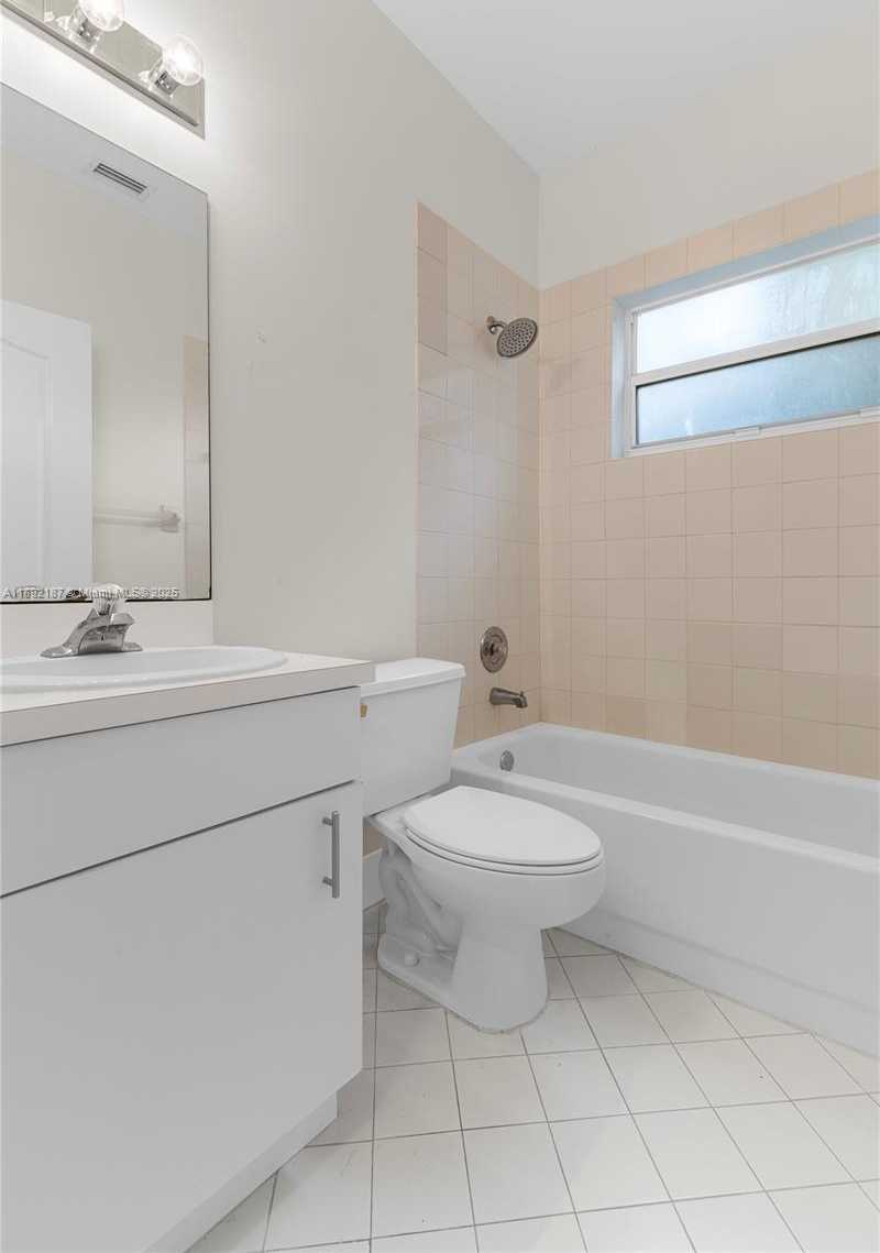 Small Image of 9934 NORTH WEST 30TH ST, Doral Number 25