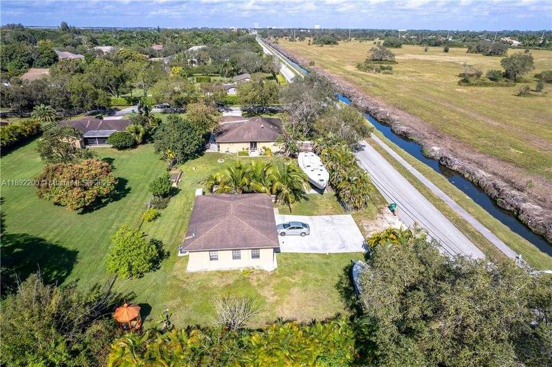 Small Image of 13602 SOUTH WEST 24TH ST, Davie Number 5