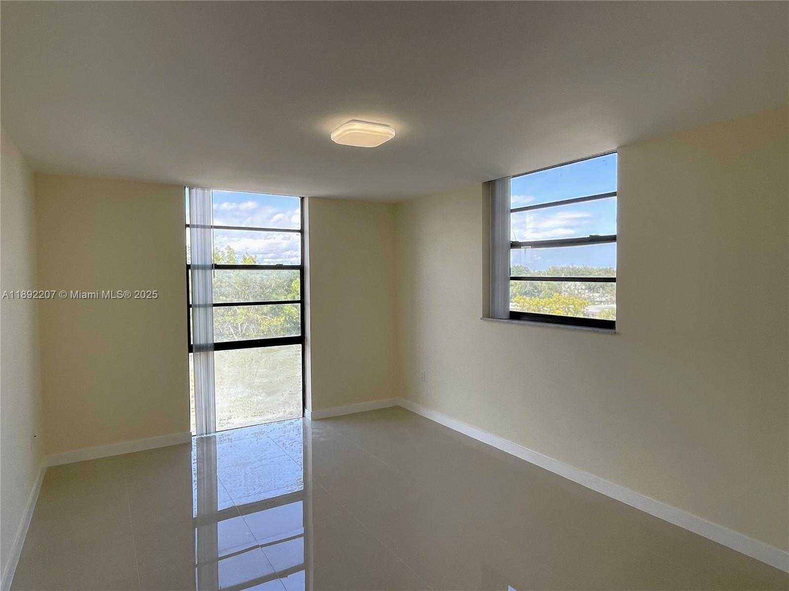 Small Image of 16950 WEST DIXIE HWY #B625, North Miami Beach Number 10