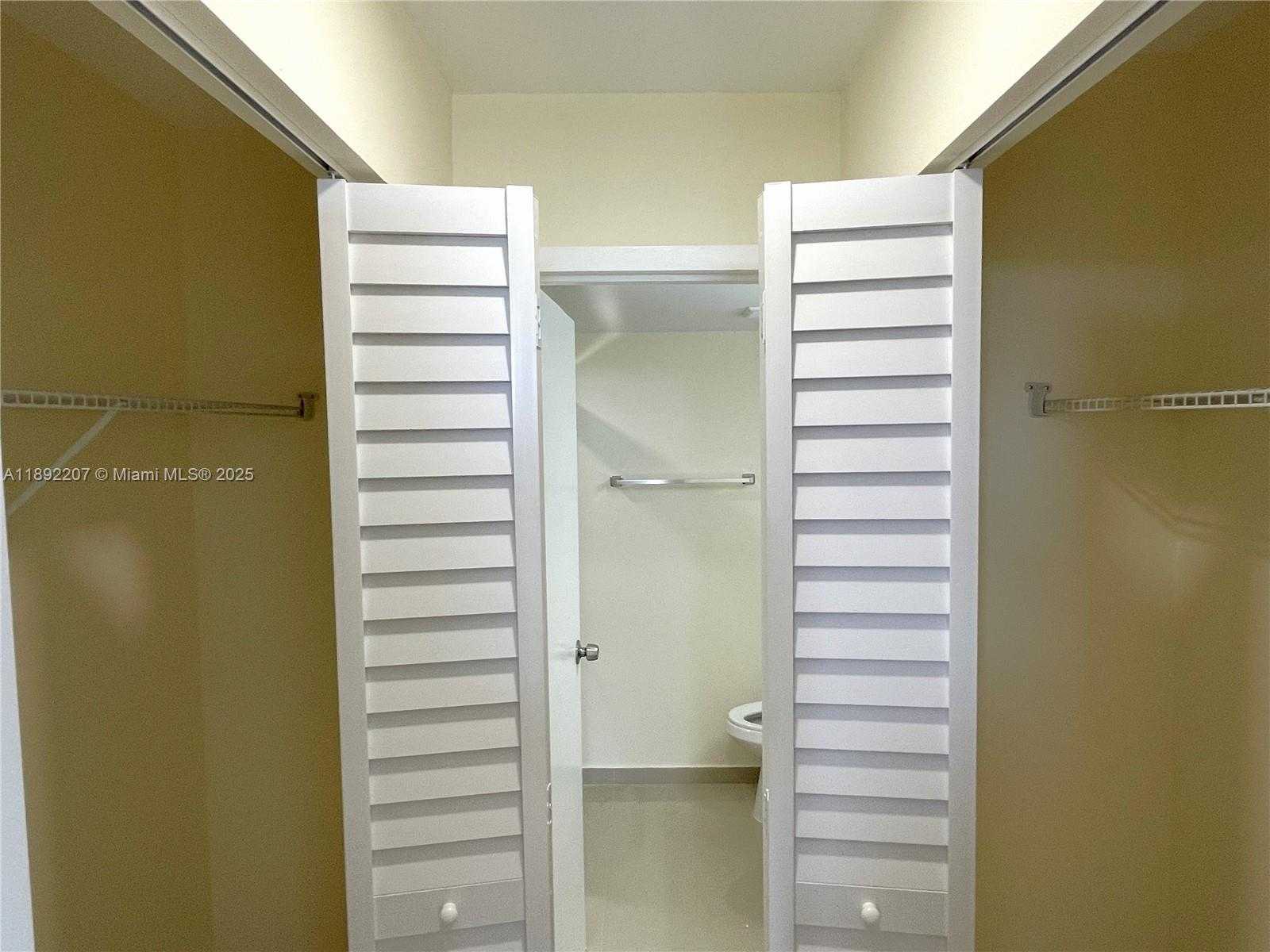 Small Image of 16950 WEST DIXIE HWY #B625, North Miami Beach Number 12