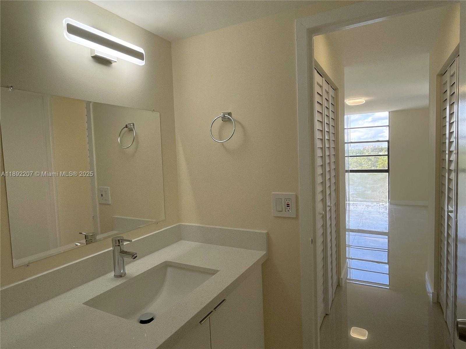 Small Image of 16950 WEST DIXIE HWY #B625, North Miami Beach Number 15