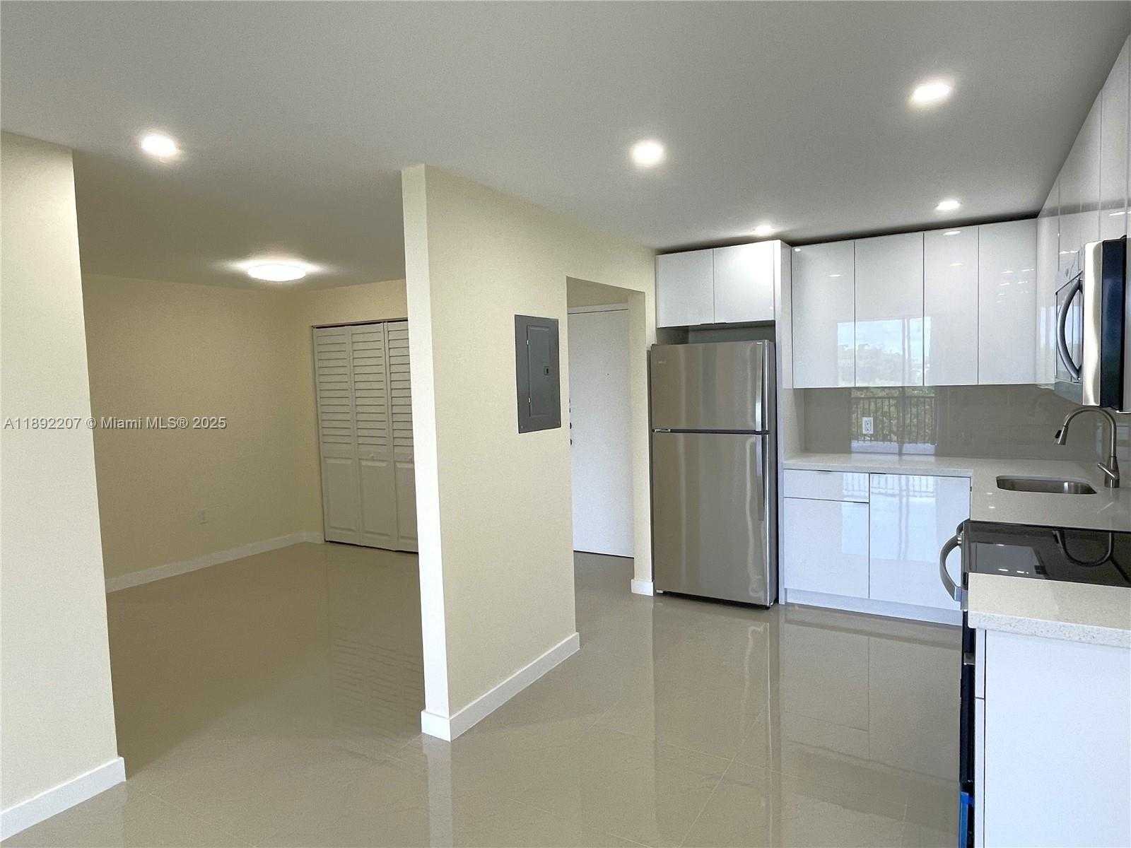 Small Image of 16950 WEST DIXIE HWY #B625, North Miami Beach Number 2