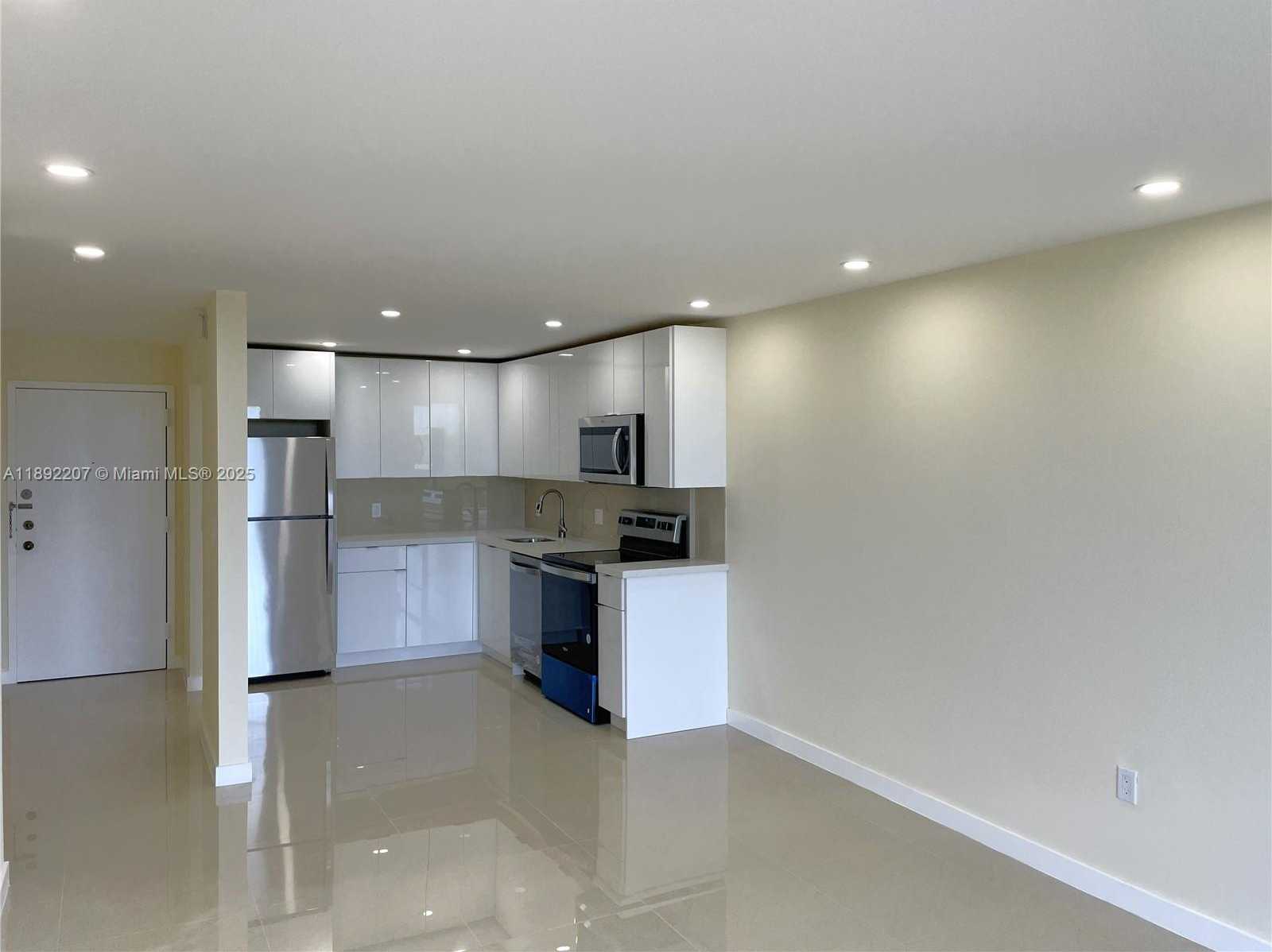 Small Image of 16950 WEST DIXIE HWY #B625, North Miami Beach Number 3
