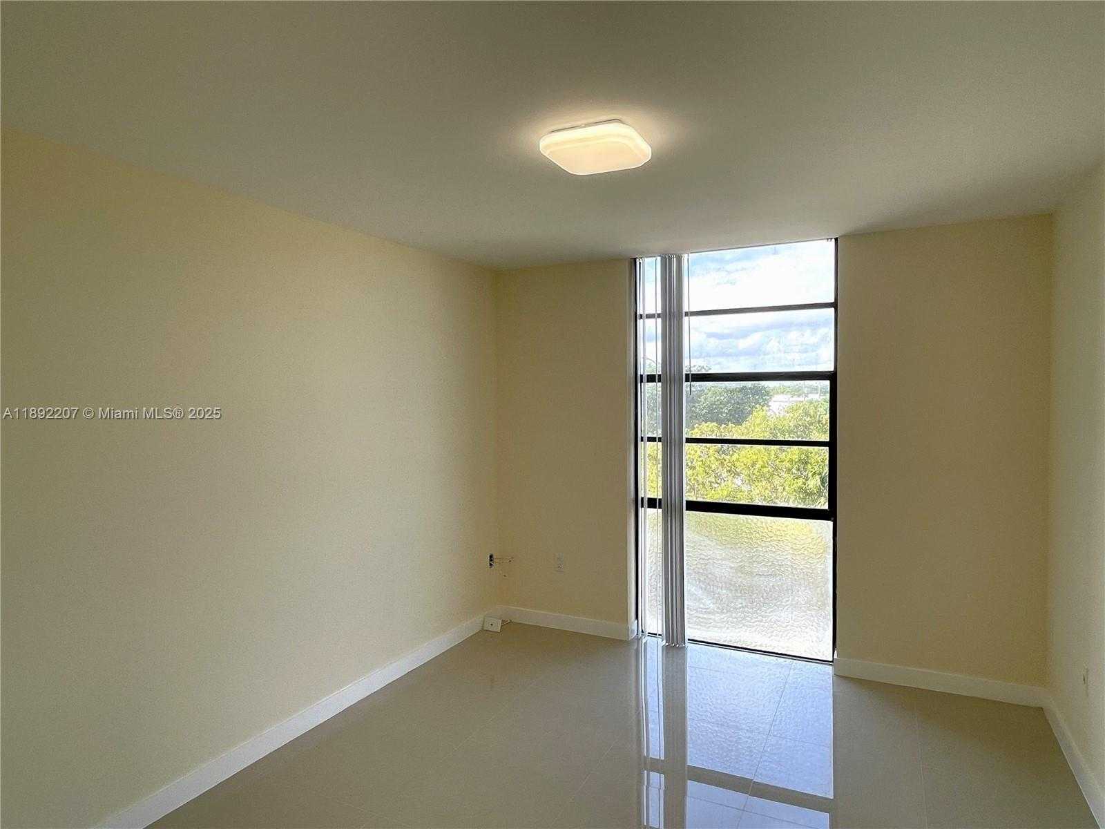 Small Image of 16950 WEST DIXIE HWY #B625, North Miami Beach Number 8