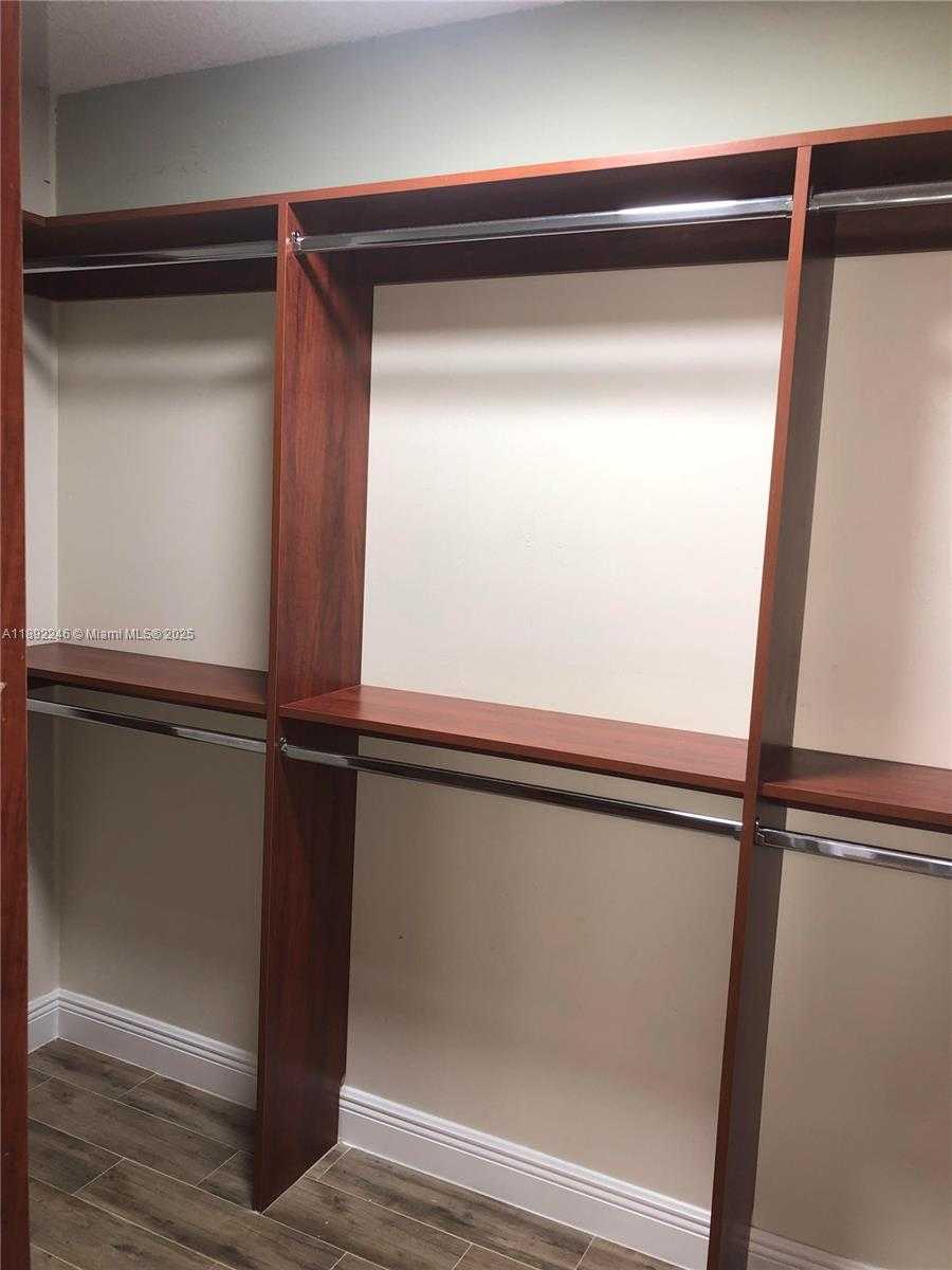 Small Image of 1420 BRICKELL BAY DR #1506D, Miami Number 13