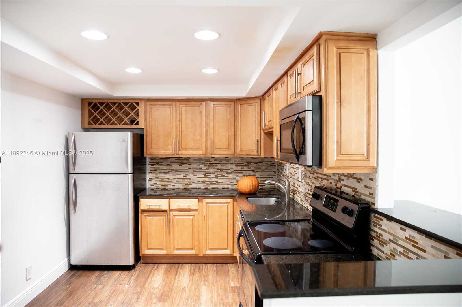 Small Image of 1420 BRICKELL BAY DR #1506D, Miami Number 3