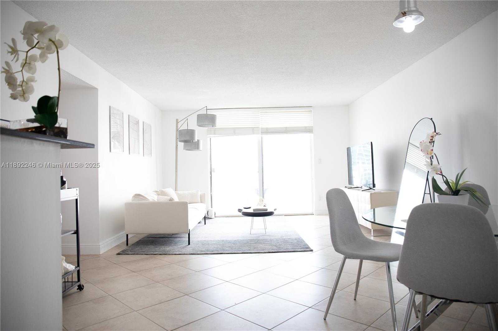 Small Image of 1420 BRICKELL BAY DR #1506D, Miami Number 39