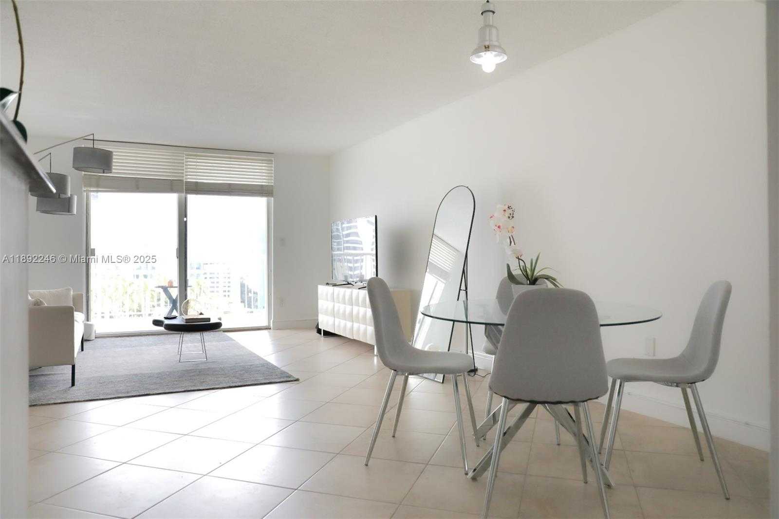 Small Image of 1420 BRICKELL BAY DR #1506D, Miami Number 44
