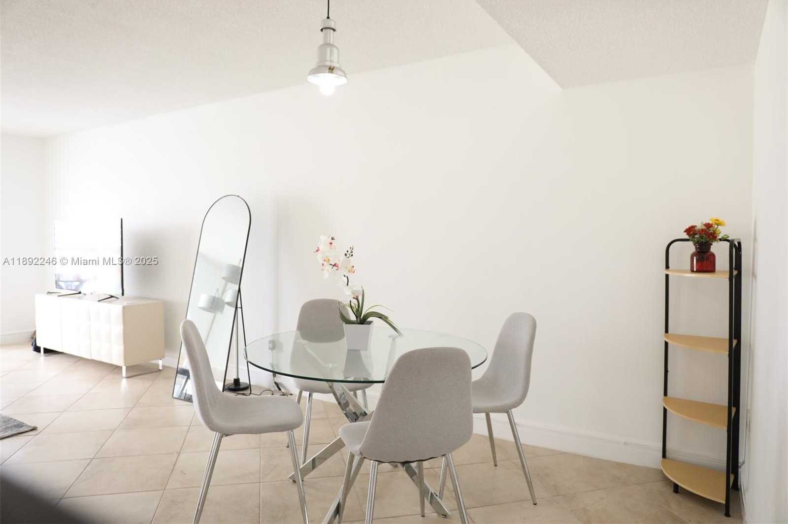 Small Image of 1420 BRICKELL BAY DR #1506D, Miami Number 45