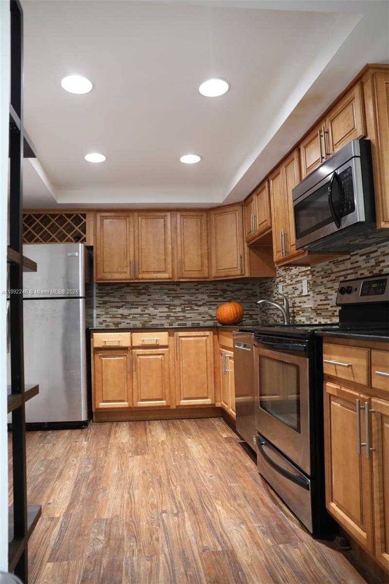 Small Image of 1420 BRICKELL BAY DR #1506D, Miami Number 51