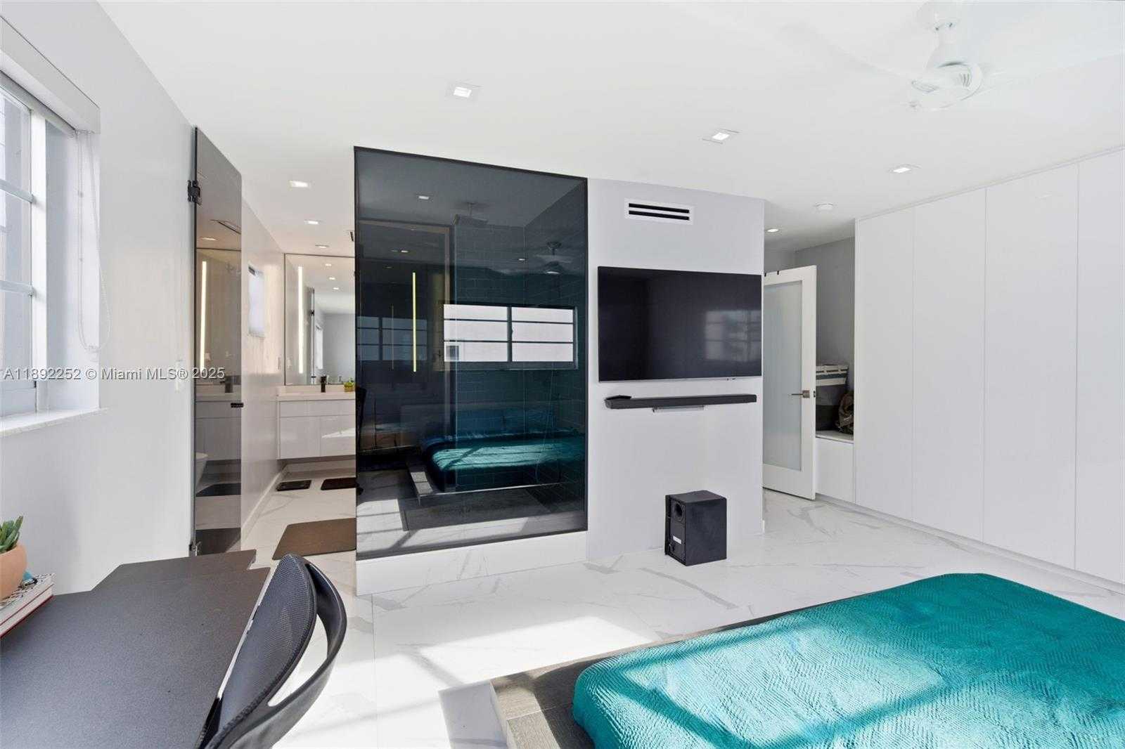Small Image of 1428 EUCLID AVE #207, Miami Beach Number 12