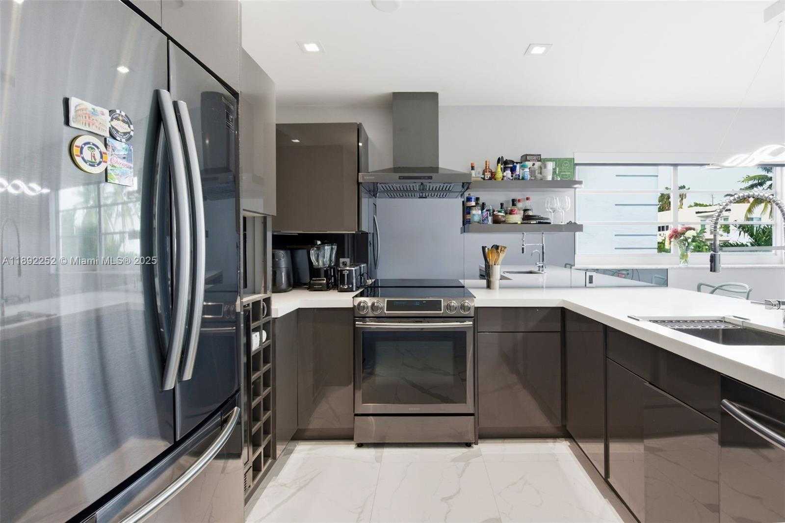 Small Image of 1428 EUCLID AVE #207, Miami Beach Number 3