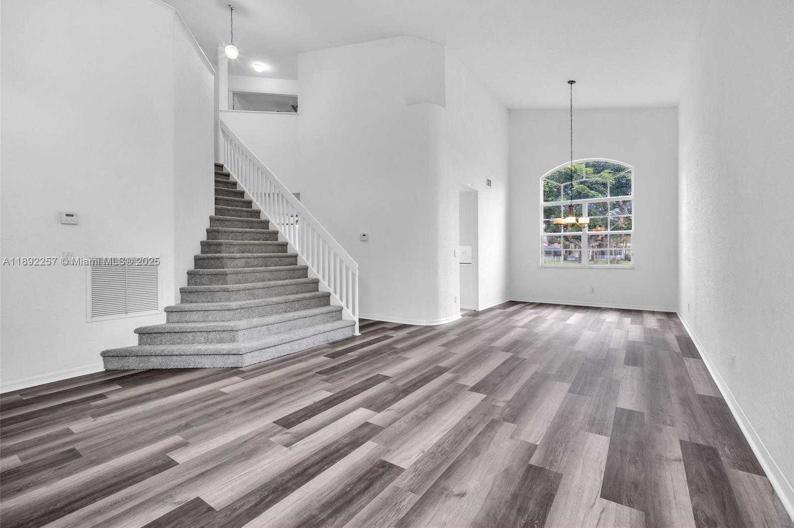 Small Image of 1637 SOUTH WEST 156TH AV, Pembroke Pines Number 3