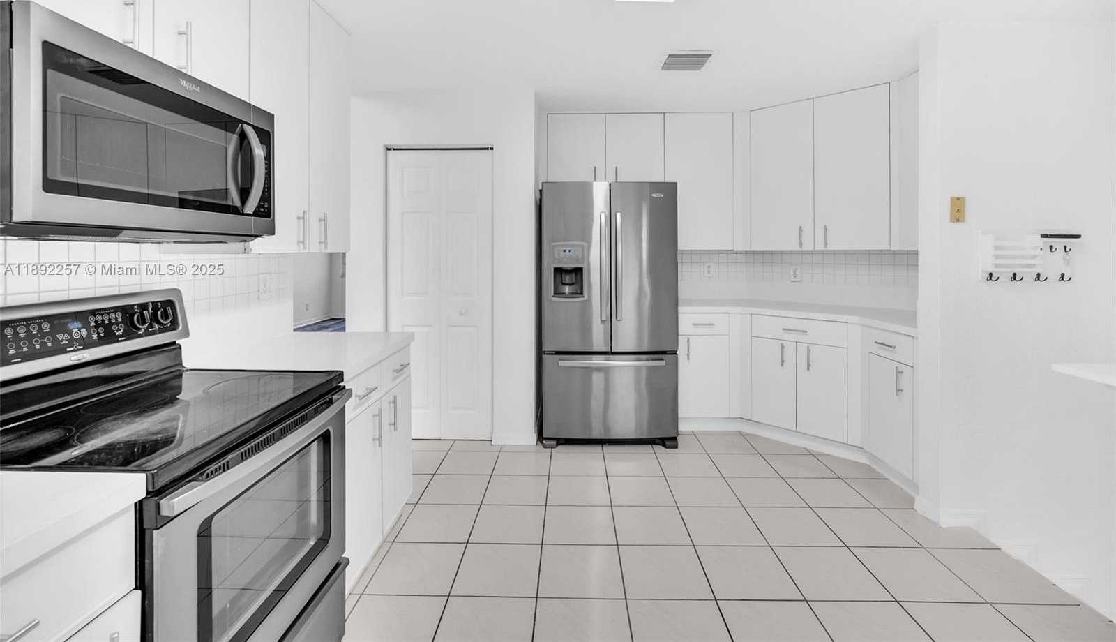 Small Image of 1637 SOUTH WEST 156TH AV, Pembroke Pines Number 6