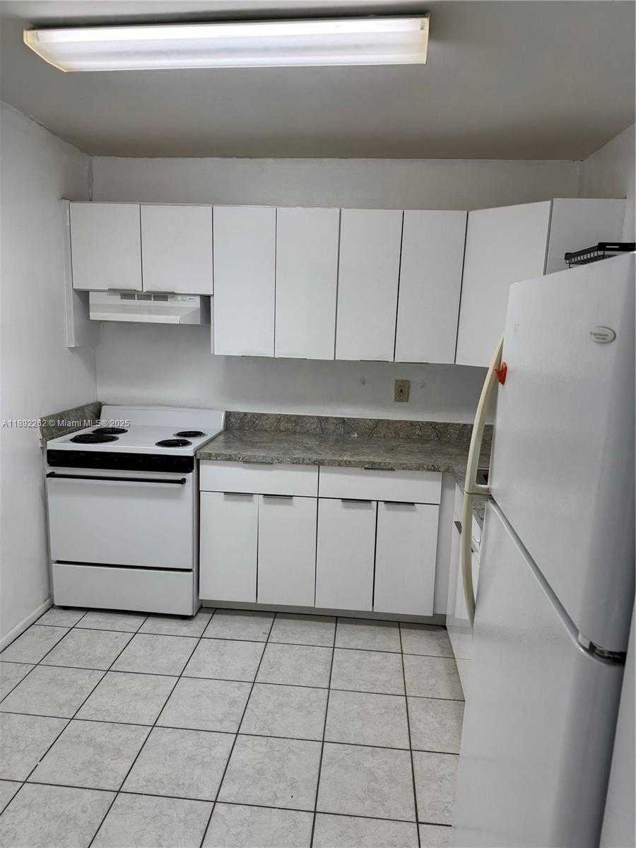 Small Image of Miami Number 3