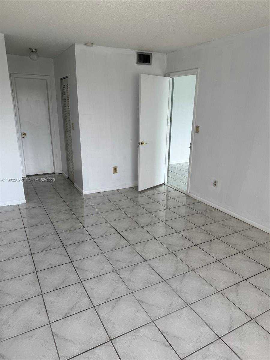 Small Image of Miami Number 4