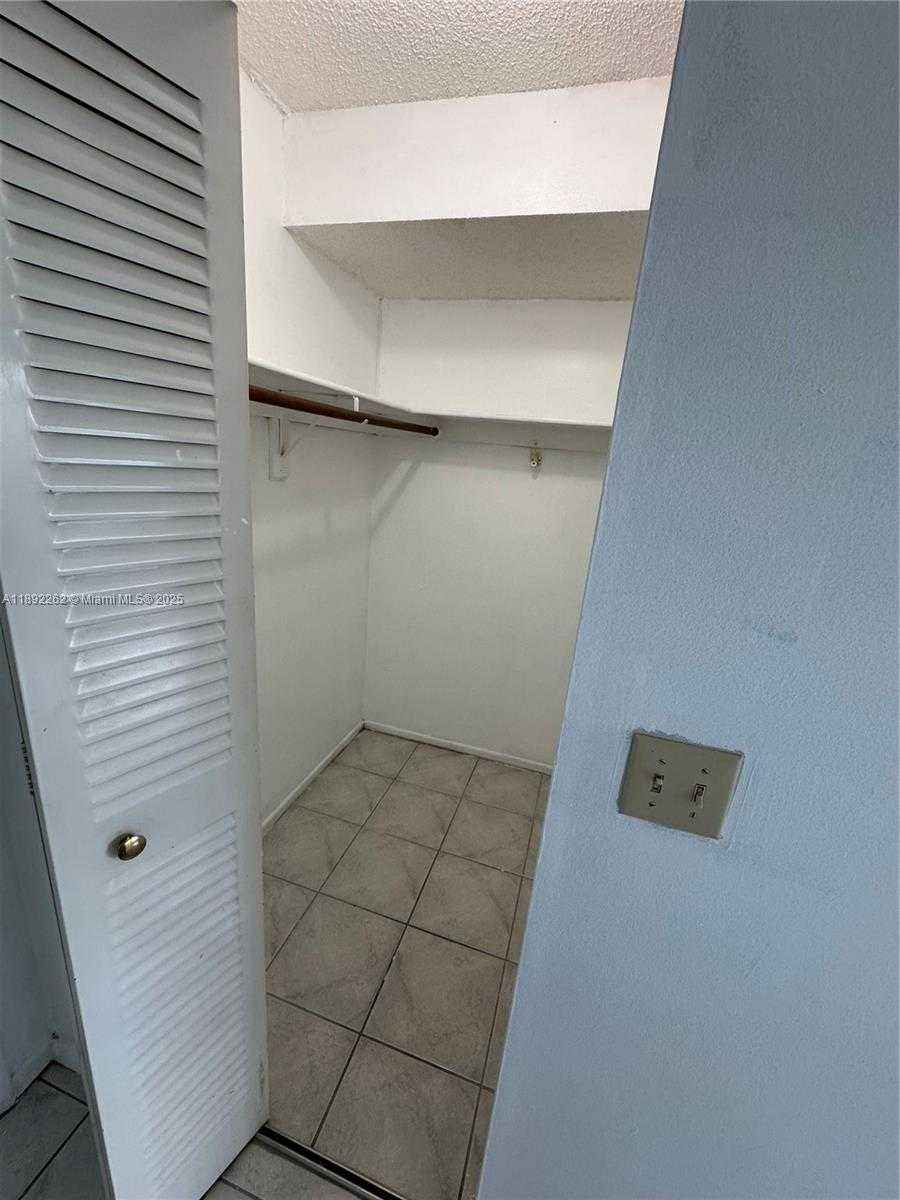 Small Image of Miami Number 5