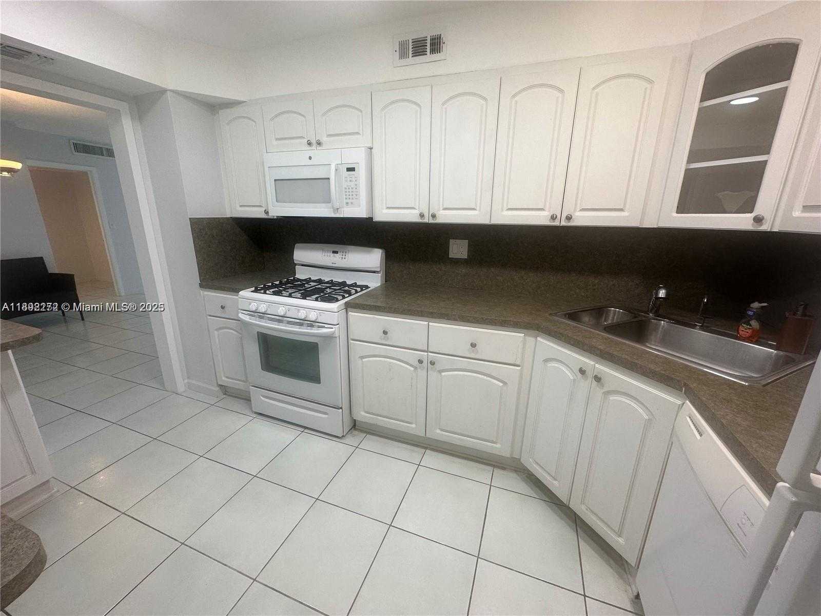Small Image of 2030 SOUTH OCEAN DR #1705, Hallandale Beach Number 3