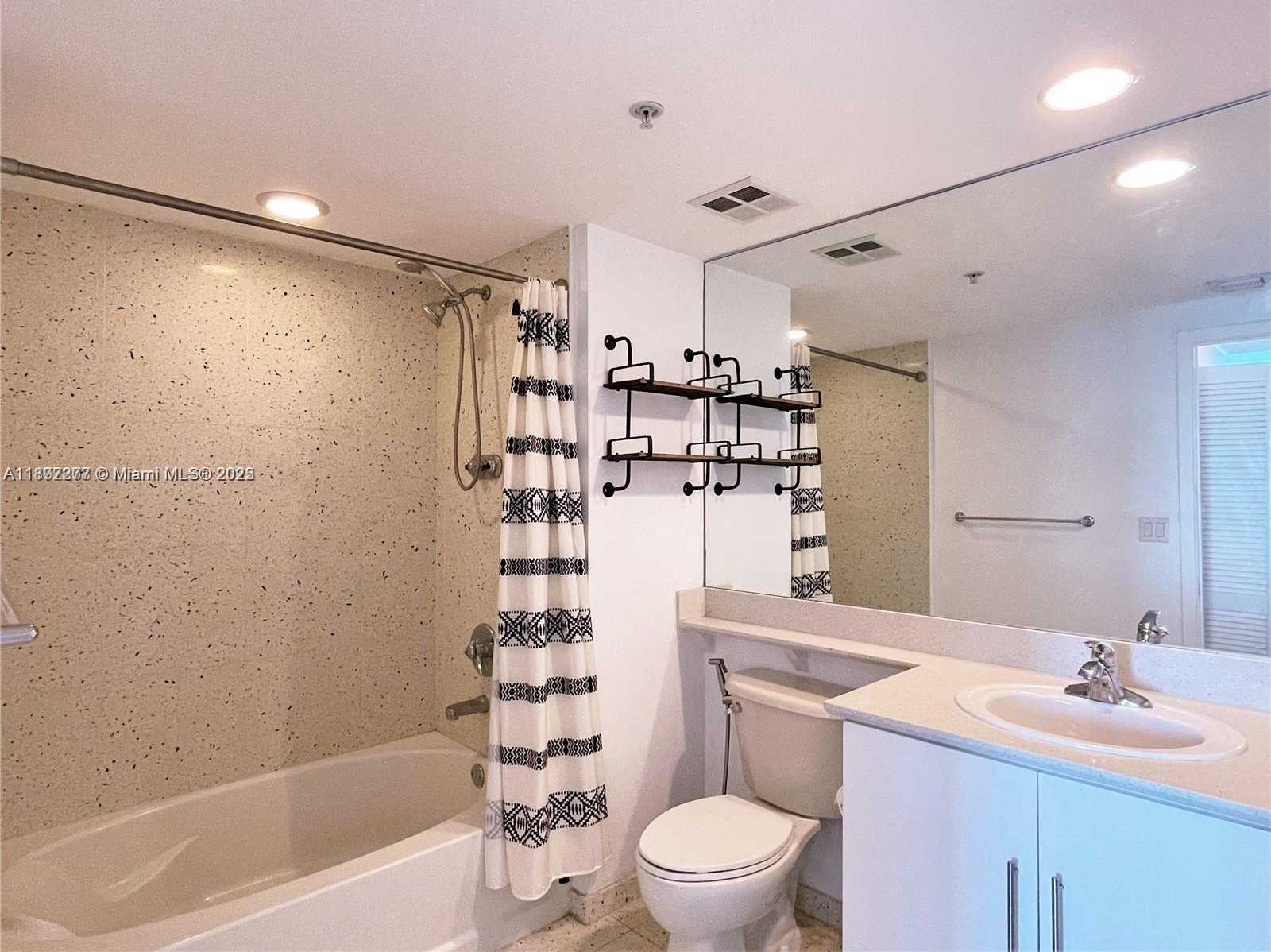 Small Image of 325 SOUTH BISCAYNE BLVD #2619, Miami Number 18