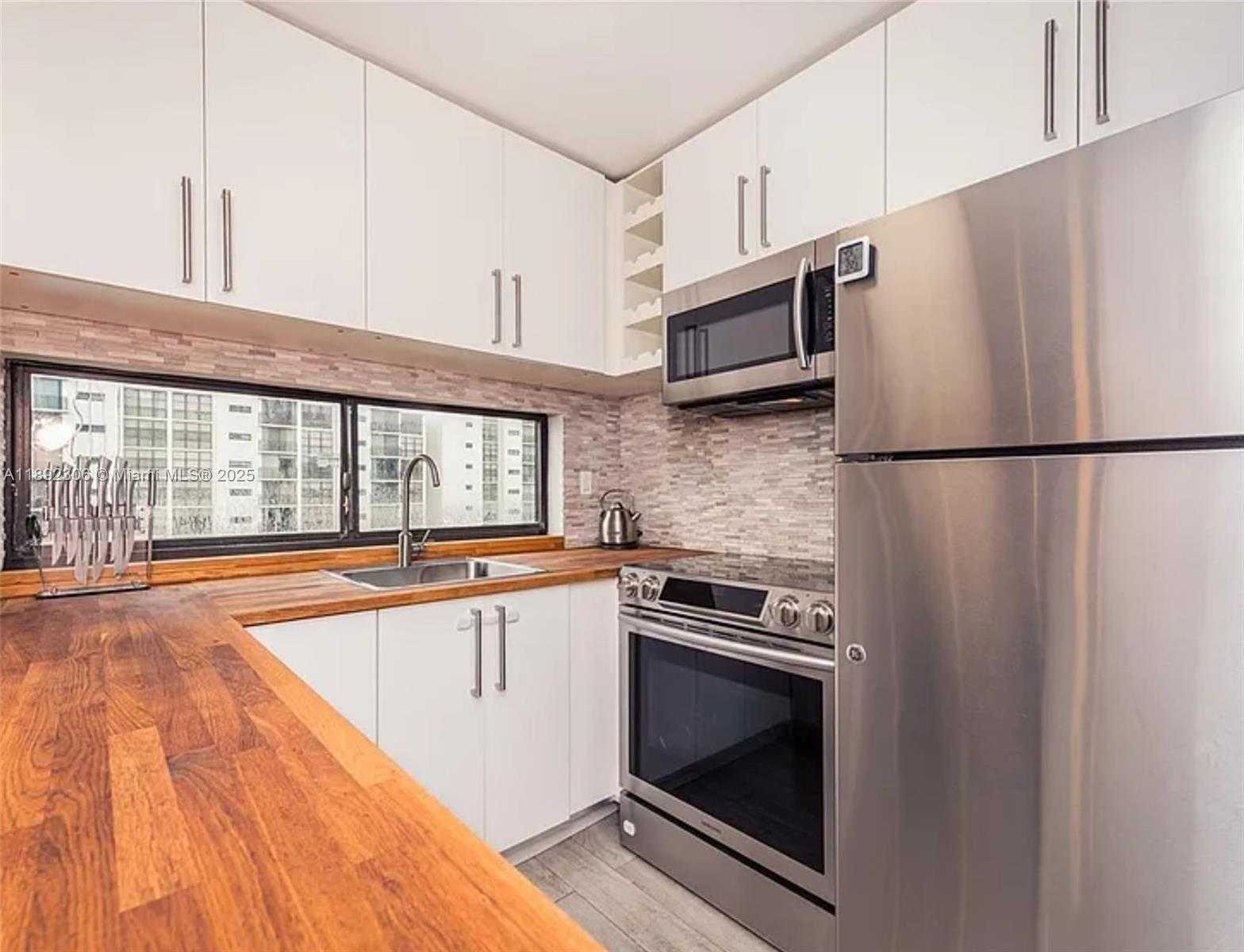 Small Image of 16919 NORTH BAY RD #605, Sunny Isles Beach Number 2