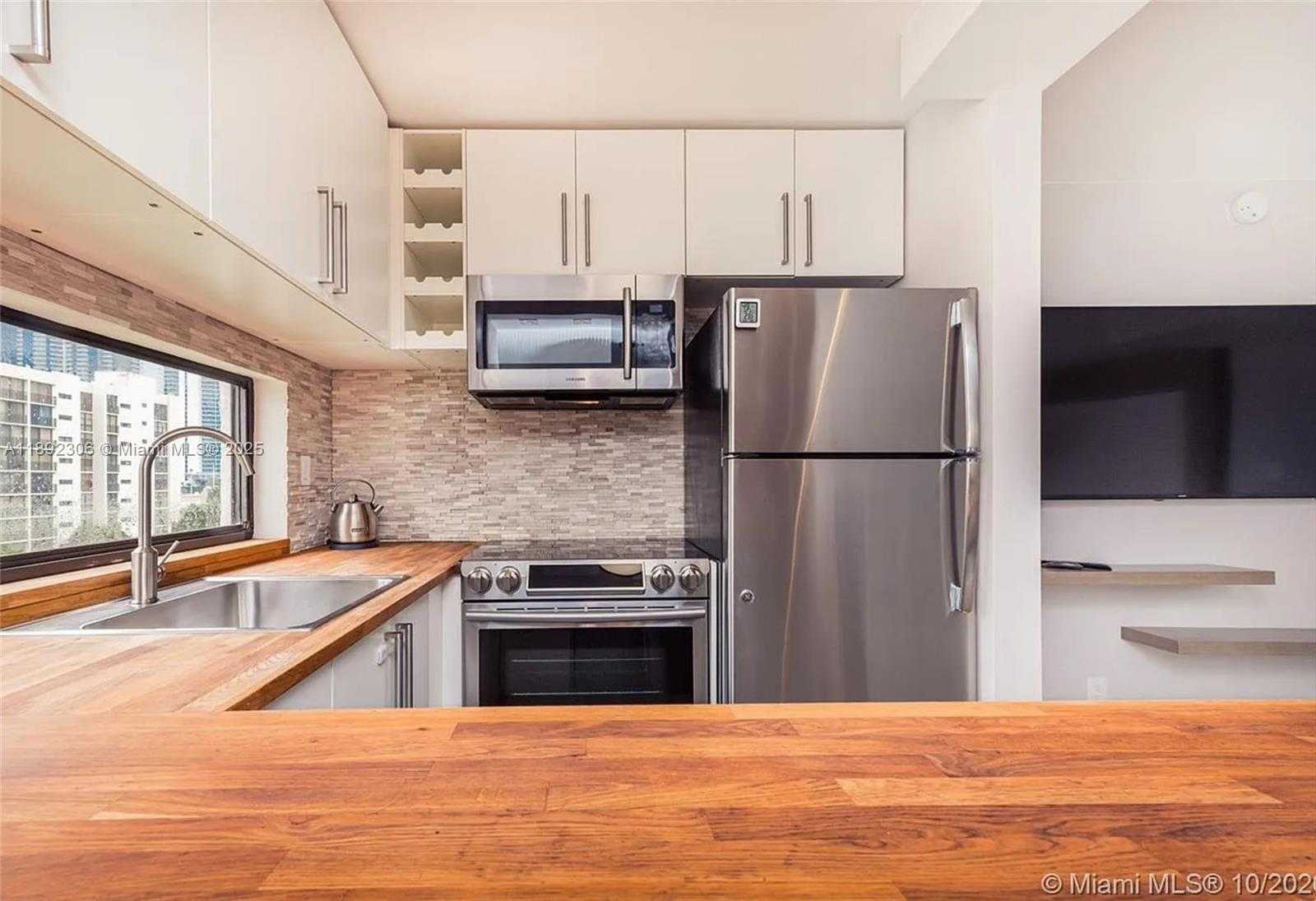Small Image of 16919 NORTH BAY RD #605, Sunny Isles Beach Number 3