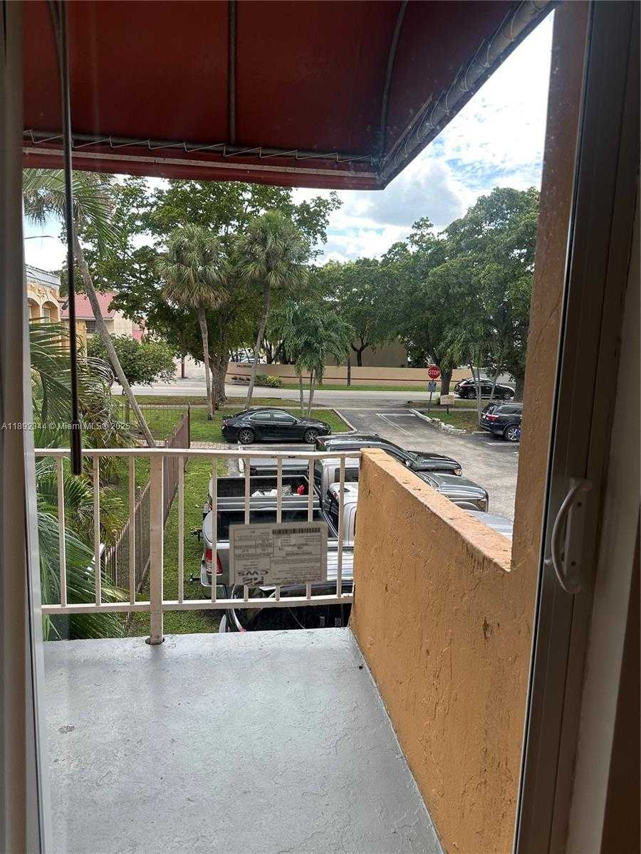 Small Image of 18101 NORTH WEST 68TH AVE #B201, Hialeah Number 10