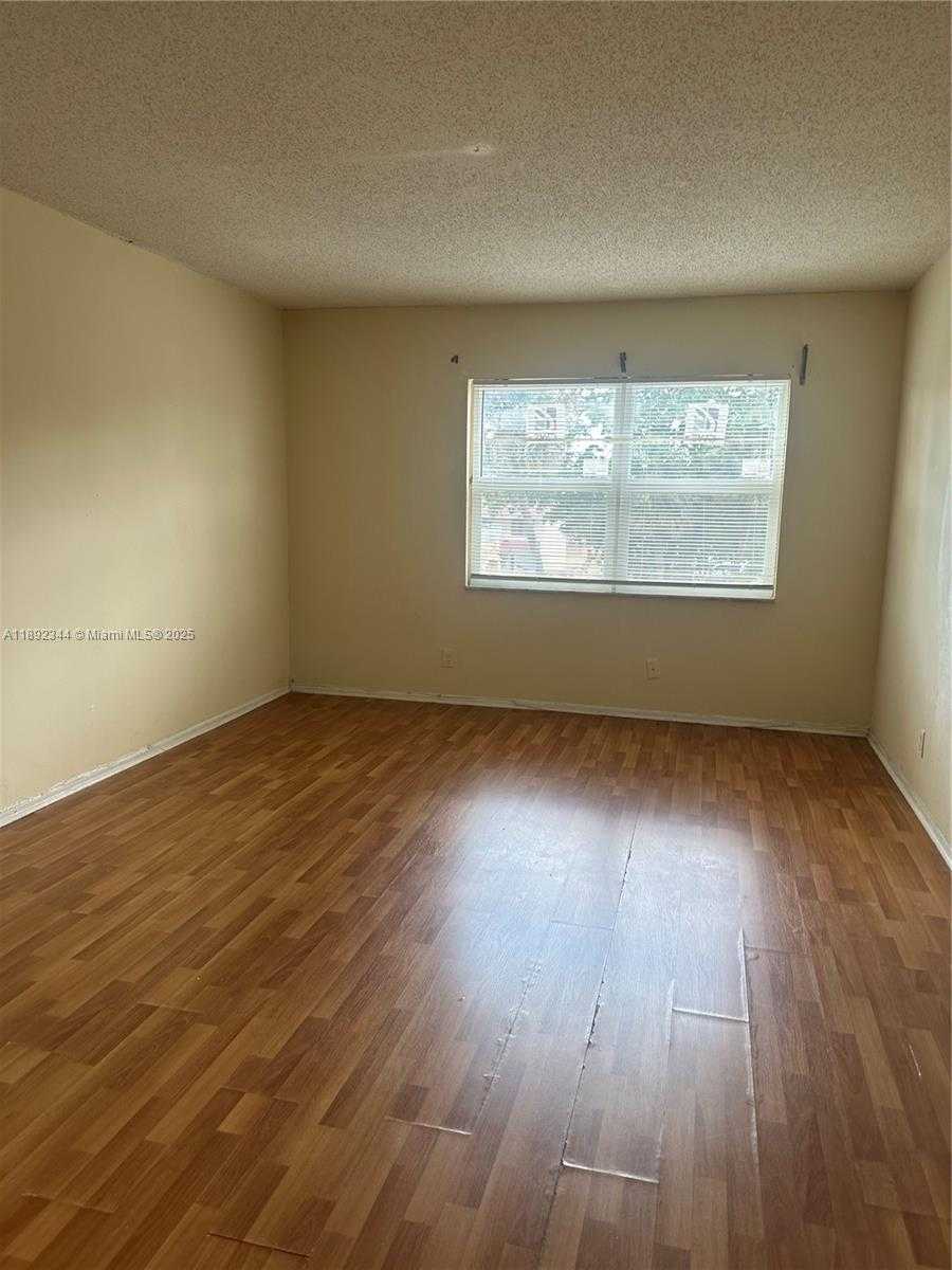 Small Image of 18101 NORTH WEST 68TH AVE #B201, Hialeah Number 12