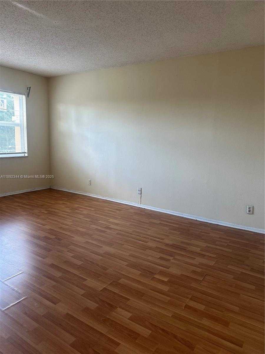 Small Image of 18101 NORTH WEST 68TH AVE #B201, Hialeah Number 15