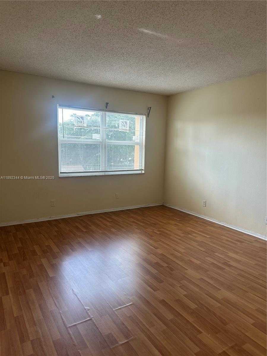 Small Image of 18101 NORTH WEST 68TH AVE #B201, Hialeah Number 16