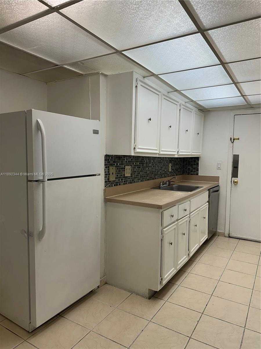 Small Image of 18101 NORTH WEST 68TH AVE #B201, Hialeah Number 2