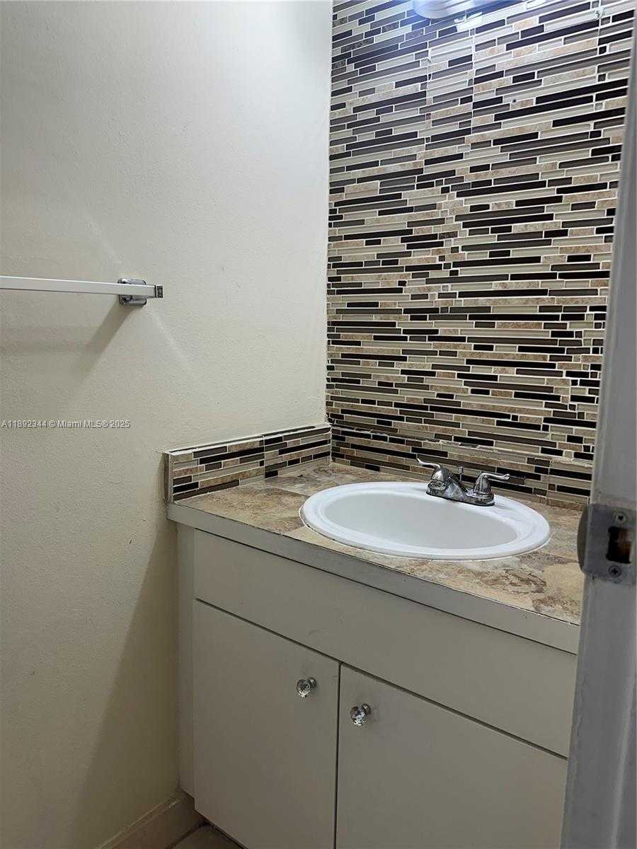 Small Image of 18101 NORTH WEST 68TH AVE #B201, Hialeah Number 6