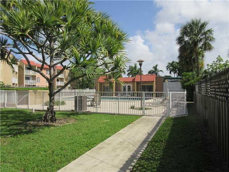 Small Image of 5201 GENEVA WAY #202, Doral Number 11
