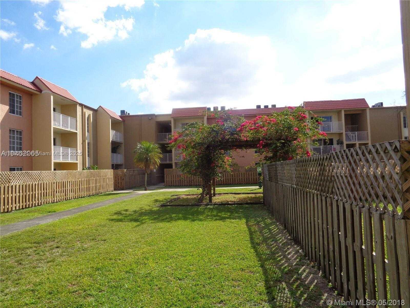 Small Image of 5201 GENEVA WAY #202, Doral Number 13