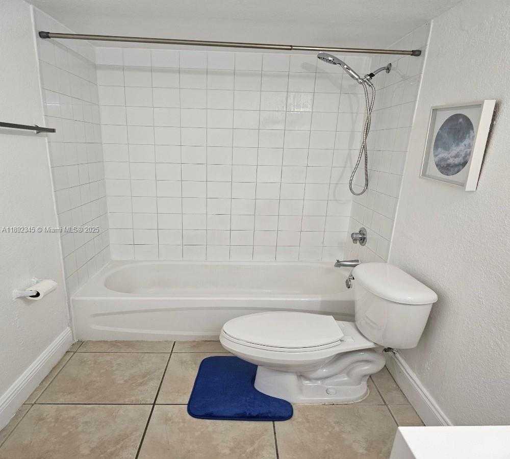 Small Image of 5201 GENEVA WAY #202, Doral Number 5