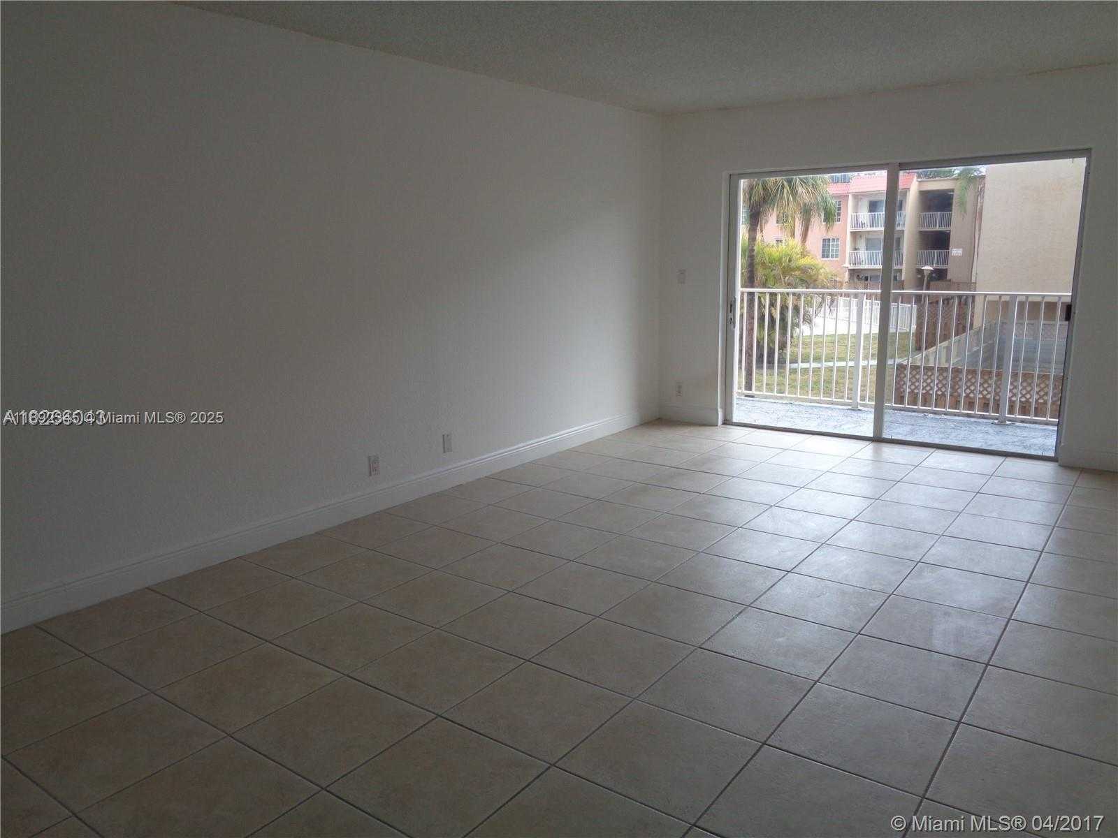 Small Image of 5201 GENEVA WAY #202, Doral Number 7