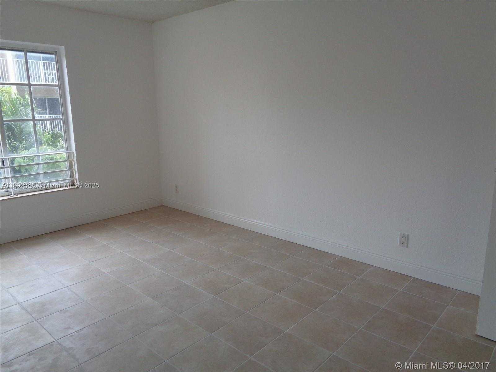 Small Image of 5201 GENEVA WAY #202, Doral Number 8