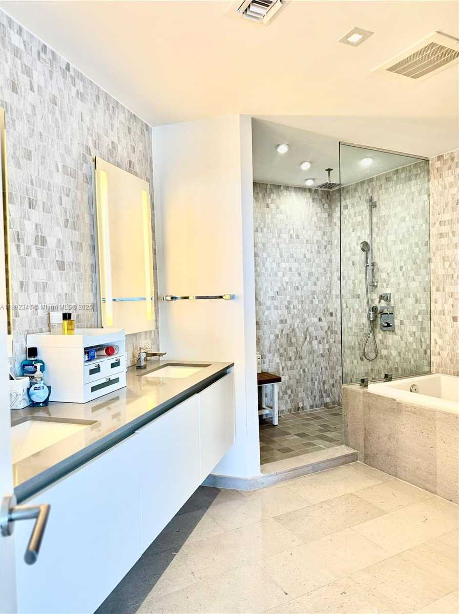 Small Image of 68 SOUTH EAST 6TH ST #1501, Miami Number 16