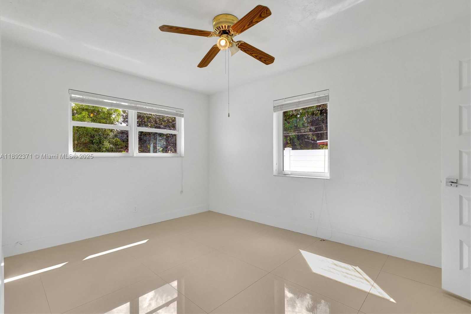 Small Image of 1468 NORTH EAST 118TH ST, Miami Number 19