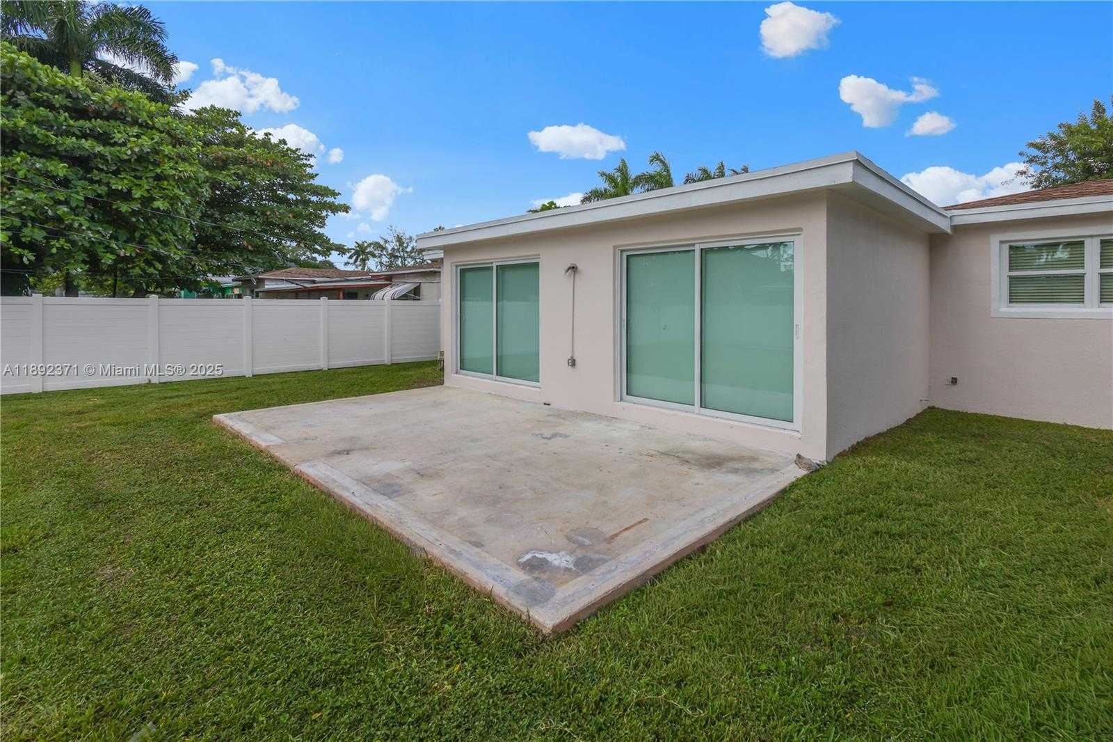 Small Image of 1468 NORTH EAST 118TH ST, Miami Number 25