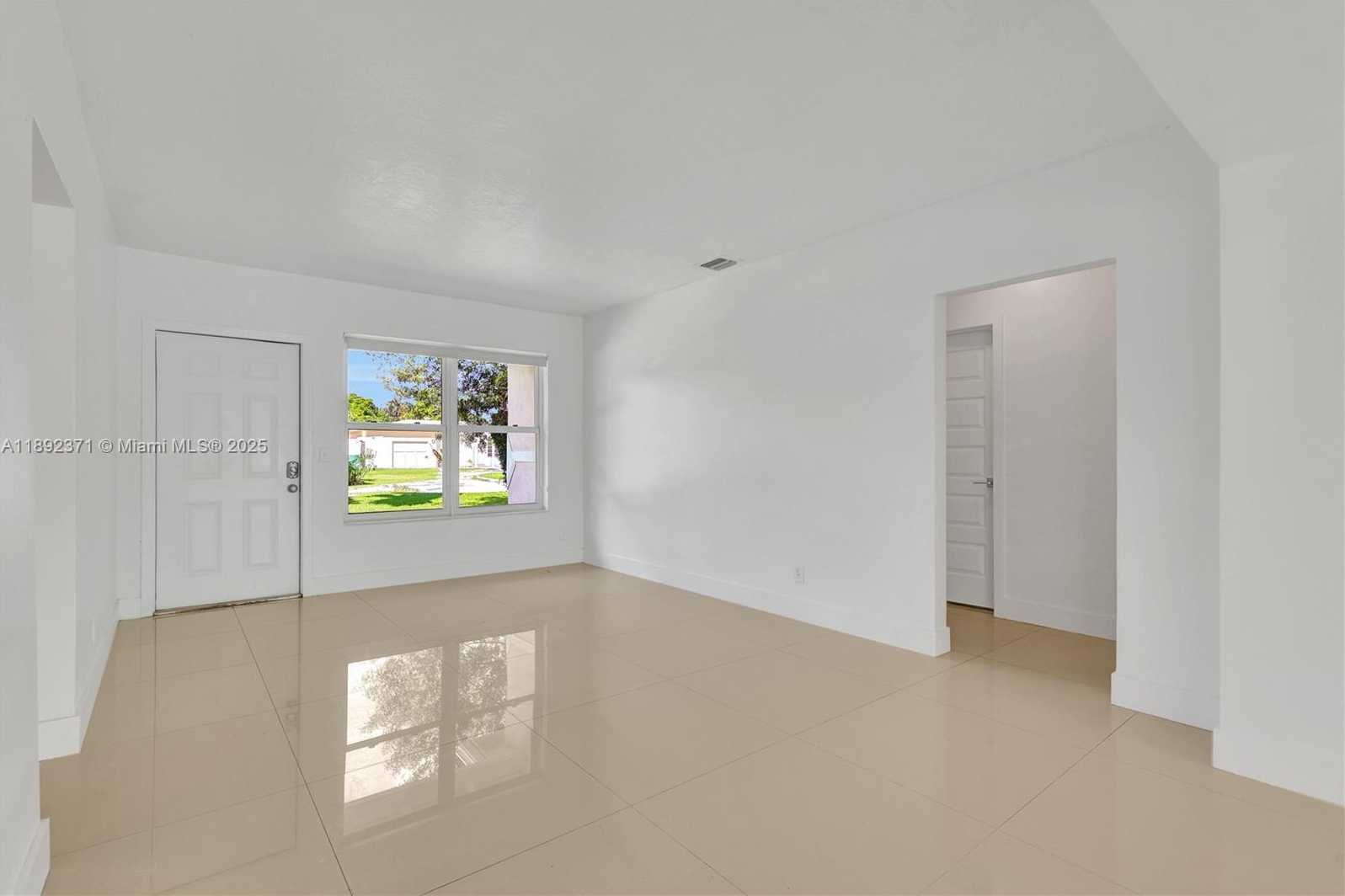 Small Image of 1468 NORTH EAST 118TH ST, Miami Number 3