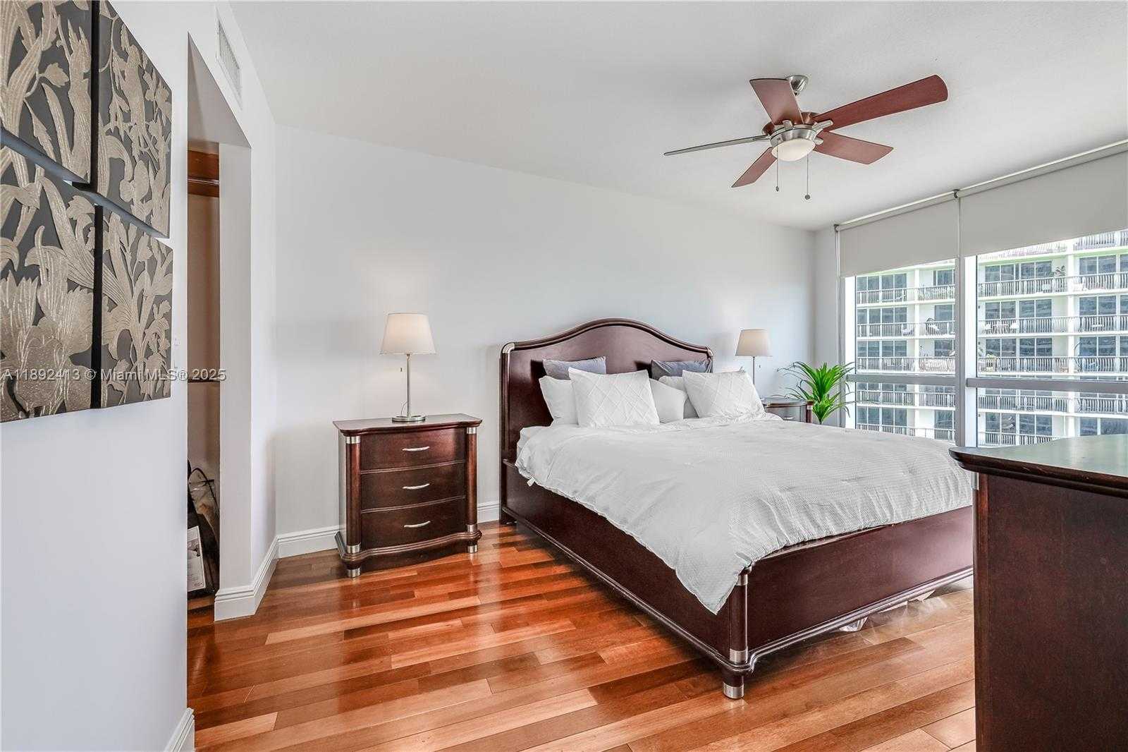 Small Image of 1750 NORTH N BAYSHORE DR #3001, Miami Number 11