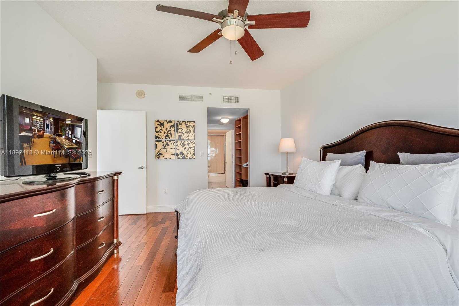 Small Image of 1750 NORTH N BAYSHORE DR #3001, Miami Number 14