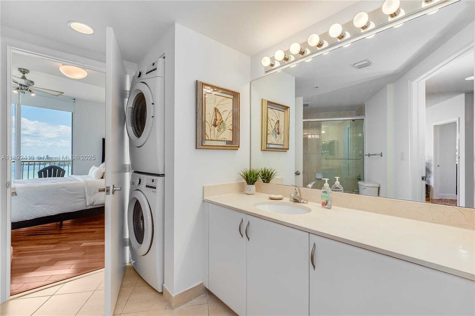 Small Image of 1750 NORTH N BAYSHORE DR #3001, Miami Number 20