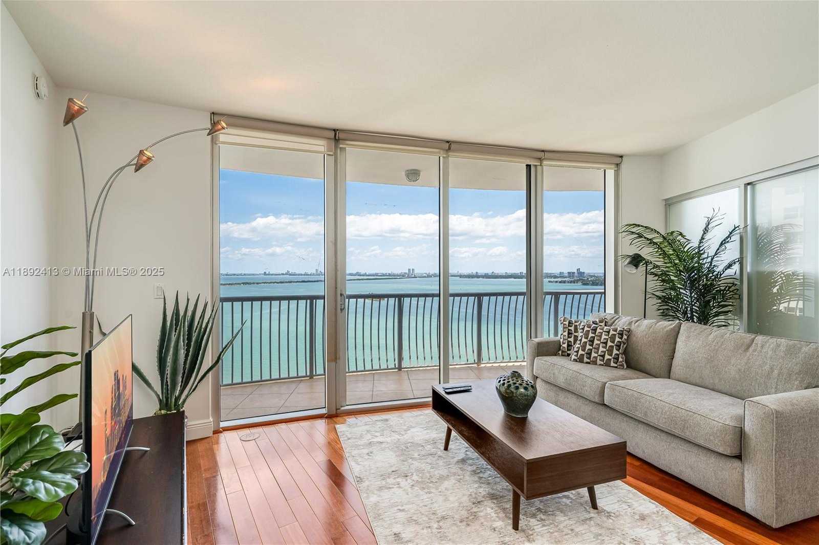 Small Image of 1750 NORTH N BAYSHORE DR #3001, Miami Number 4