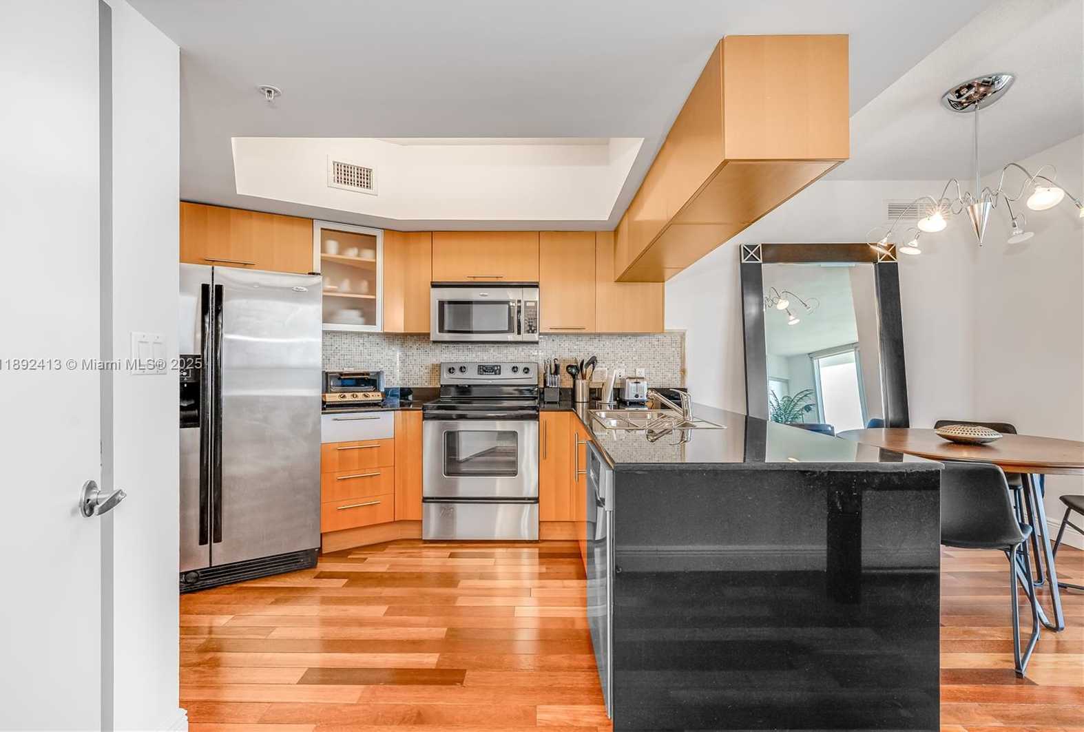 Small Image of 1750 NORTH N BAYSHORE DR #3001, Miami Number 9