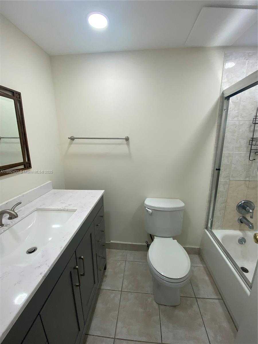 Small Image of 17620 ATLANTIC BLVD #217, Sunny Isles Beach Number 14