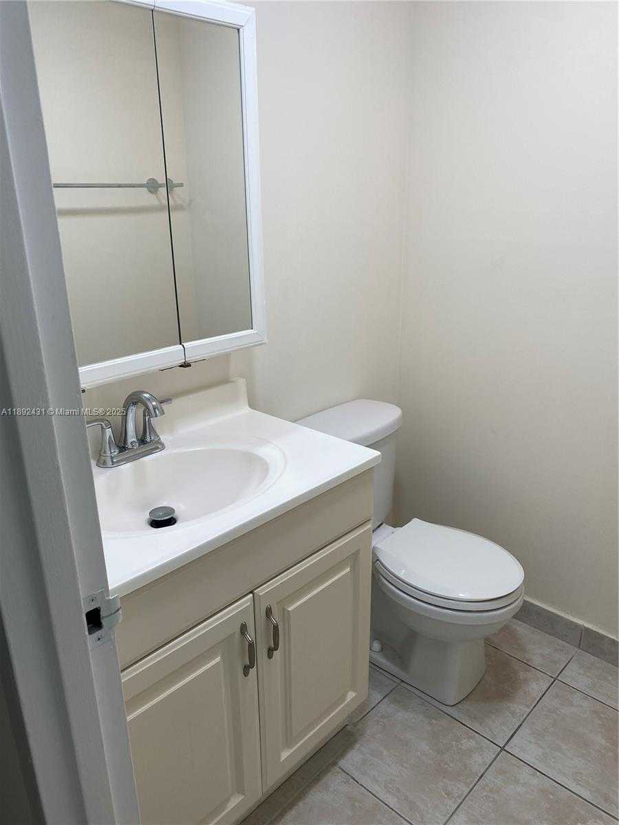 Small Image of 17620 ATLANTIC BLVD #217, Sunny Isles Beach Number 15