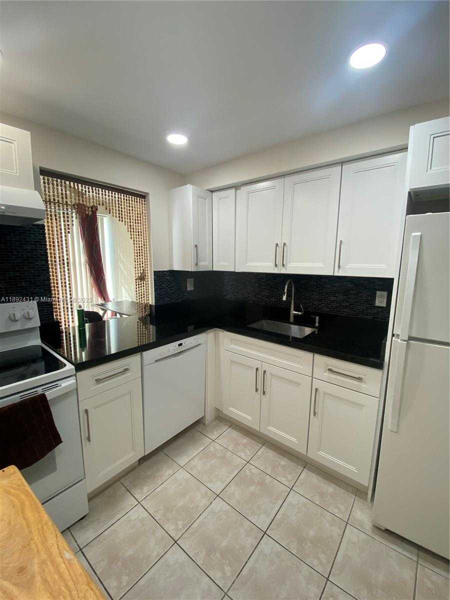 Small Image of 17620 ATLANTIC BLVD #217, Sunny Isles Beach Number 19